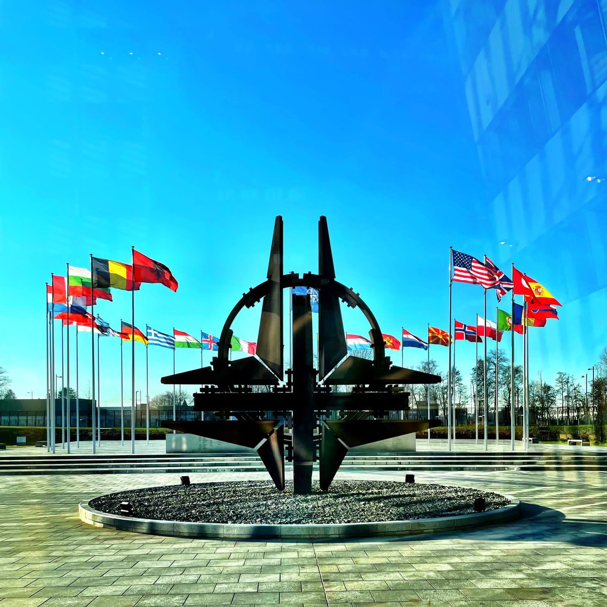 General Carsten Breuer (@bundeswehrgi) on Twitter photo Gestern & heute traf ich mich in #Brüssel mit den #EU & #Nato #CHoDs. Die Unterstützung der 🇺🇦, die Stärkung der Ostflanke & der militärische Ratschlag zum strategischen Konzept standen u.a. auf der Agenda. Thx Robert <a href="/ChairmanEUMC/">Chair of the EU Military Committee</a> & Rob <a href="/CMC_NATO/">Admiral Giuseppe CAVO DRAGONE - NATO CMC</a> for our fruitful meetings. Gestern & heute traf ich mich in #Brüssel mit den #EU & #Nato #CHoDs. Die Unterstützung der 🇺🇦, die Stärkung der Ostflanke & der militärische Ratschlag zum strategischen Konzept standen u.a. auf der Agenda. Thx Robert <a href="/ChairmanEUMC/">Chair of the EU Military Committee</a> & Rob <a href="/CMC_NATO/">Admiral Giuseppe CAVO DRAGONE - NATO CMC</a> for our fruitful meetings.