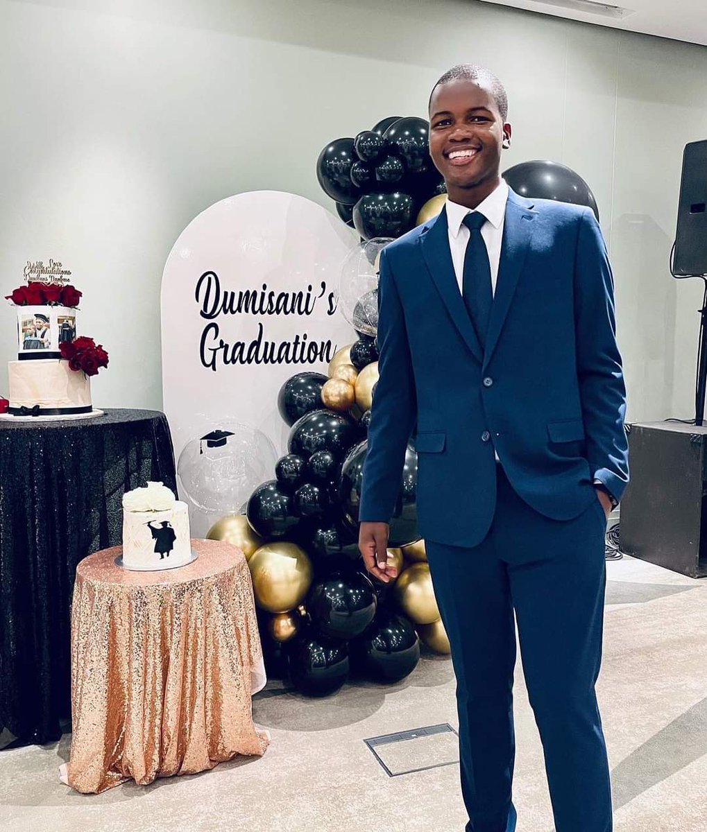 DineoJmoloi's tweet photo. Ngiyamazi umhlengi wam  akalali akozeli when she show up he sure show off  the ocherstrater king of kings  he used social  media  for his will to come to pass  he moved people  in and  out for this to be possible yena akalali akozeli 🥺🥺a happy ending https://t.co/SCXNRcvwYJ