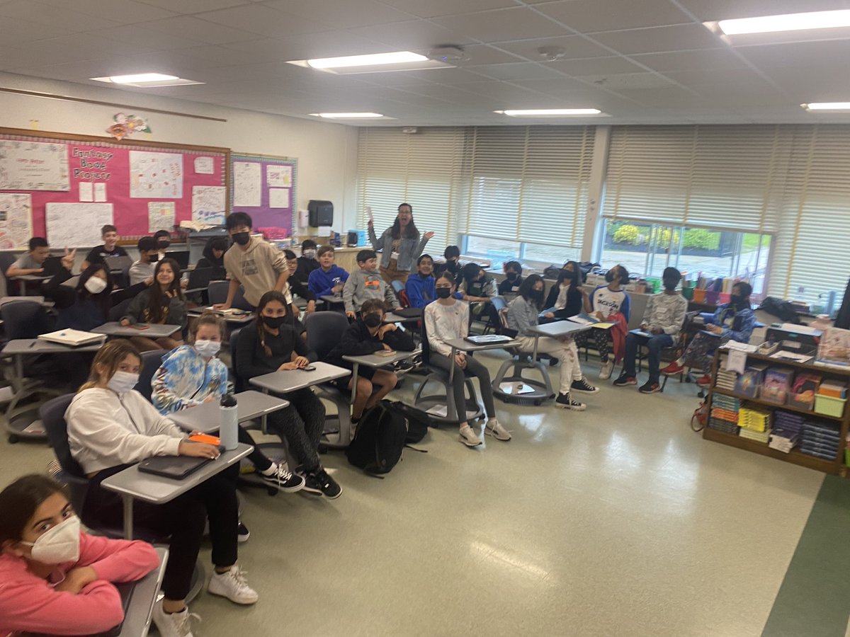 LiveItCool101's tweet photo. Today @JerichoMS Brave Ambassadors welcomed 5th grade student visitors from Jackson Elementary School! They took a tour of the school with our Ambassadors. We have an amazing experience and will give them an amazing first day! @EveMangibin @BrelandMs @bess_murphy @_ChadGleason https://t.co/RoMC9Yic7p