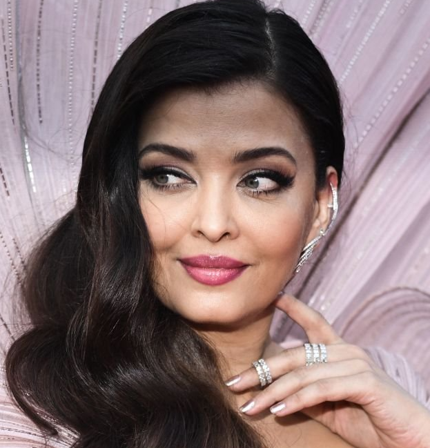 REALLY, Sorry. #AishwaryaRaiBachchan #AishwaryaAtCannes