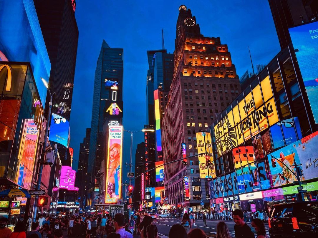 uGeoApp's tweet photo. Ranked as one of the best things to do in New York City, enjoy the serenity, noise and rush of Times Square. Go sight-see exciting new places with uGeo today.
๐ท: @MickmickNYC
#ugeo #livelocally #geosocial #timesquare #nyc #newyork https://t.co/qGS5nEwcYX