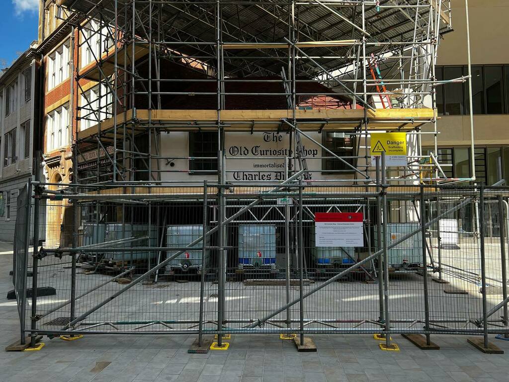 Timothy_Hughes's tweet photo. The old curiosity shop (being renovated) #londonschoolofeconomics #LSE #london #londonist #londoner #londonlife #london🇬🇧 #oldcuriosityshop #charlesdickens #holborn https://t.co/hZb4bwqv7j https://t.co/Tf5kRBh6D2