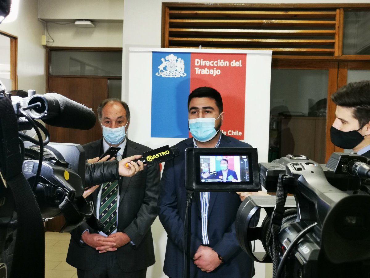 DirecDelTrabajo's tweet photo. 🔴 La creación de una mesa tripartita para fomentar el trabajo decente acordaron hoy @DirecDelTrabajo y @CPCchile. En la instancia también participará  @Cutchile y contará con la asesoría de @OITconosur. https://t.co/CKYGdVNMH3