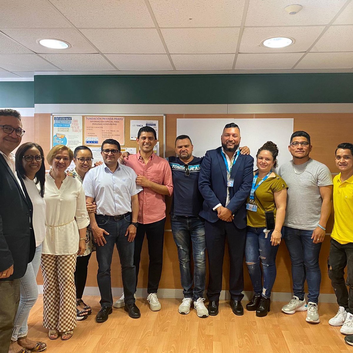 El día de Hoy tuvimos el espacio de rendir cuentas sobre los resultados en el último año de gestión de nuestro Consulado.

Cada día trabajamos por ser más transparentes y eficientes para con todos nuestros compatriotas

Gracias a todas las Asociaciones✅ <a href="/CancilleriaHN/">Cancillería Honduras</a>