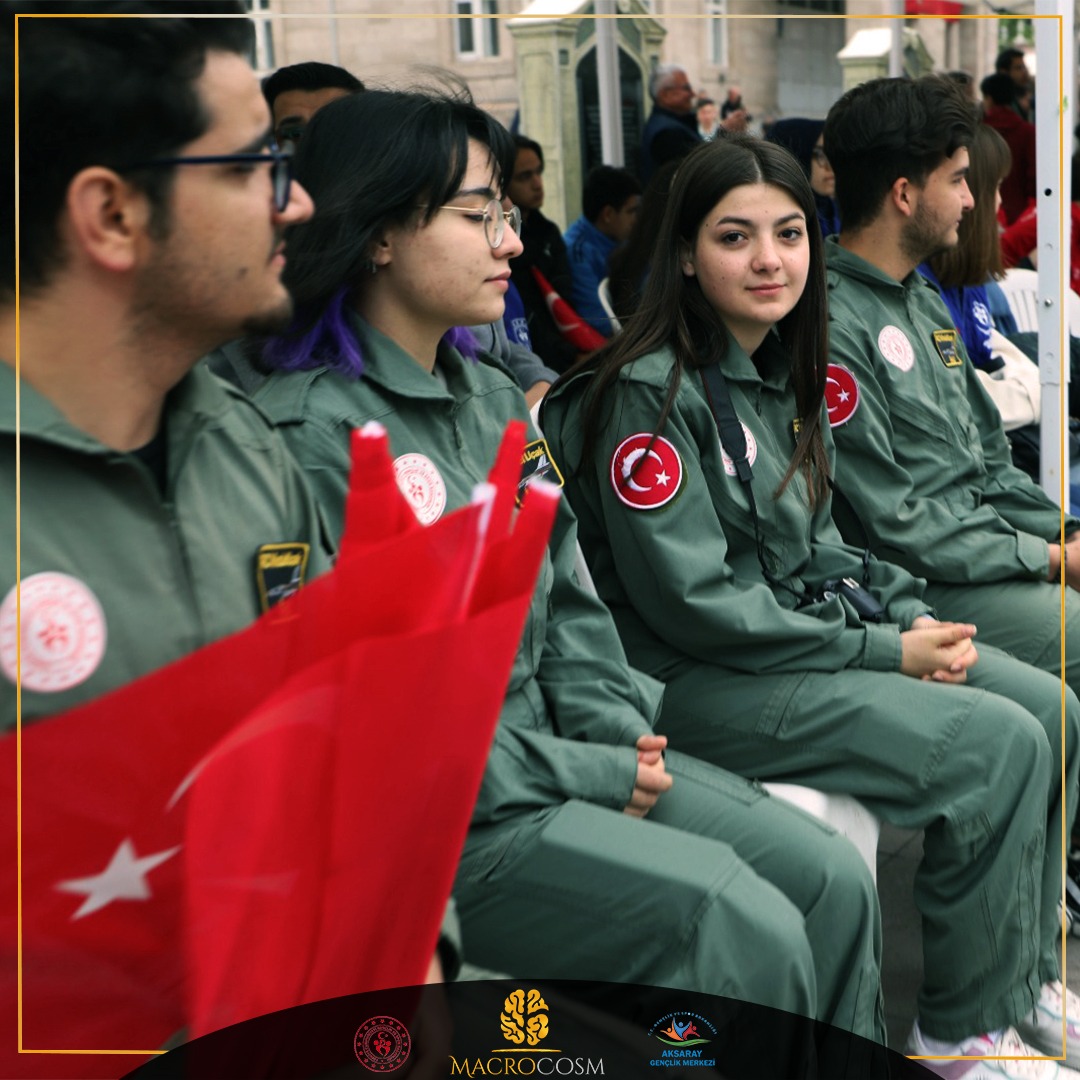 Ekibimiz,19 Mayıs Atatürk'ü Anma Gençlik Ve Spor Bayramını kutlamak için 15 Temmuz Milli İrade Meydanı'ndaydı.
<a href="/kasapoglu/">Dr. Mehmet Kasapoğlu</a> 
<a href="/topogluemre/">Dr. Emre Topoğlu</a> 
<a href="/tuncayulusan/">Tuncay ULUSAN</a> 
<a href="/Karkincam/">Tarık Karkınçam</a> 
@hmzaydg 
<a href="/aslanyildiz19/">Aslan Yıldız</a> 
<a href="/aahmetakpinar/">Ahmet Akpınar🇹🇷</a> 
<a href="/GSBgenclik/">Gençlik Hizmetleri</a> 
<a href="/Aksaray_GM/">Aksaray Gençlik Merkezi</a>