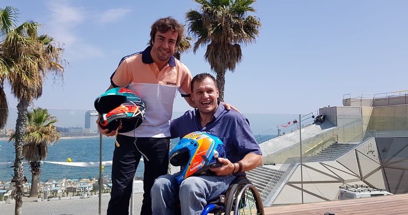 Detalles que hablan de por si solos de cada persona🤗 GRANDE <a href="/alo_oficial/">Fernando Alonso</a> El “reposo” del Gladiador estará bien resguardado por el Samurai y sus compis😁 #personas10 @Finetwork #graciasalberto #gasalavida 🍀❤️