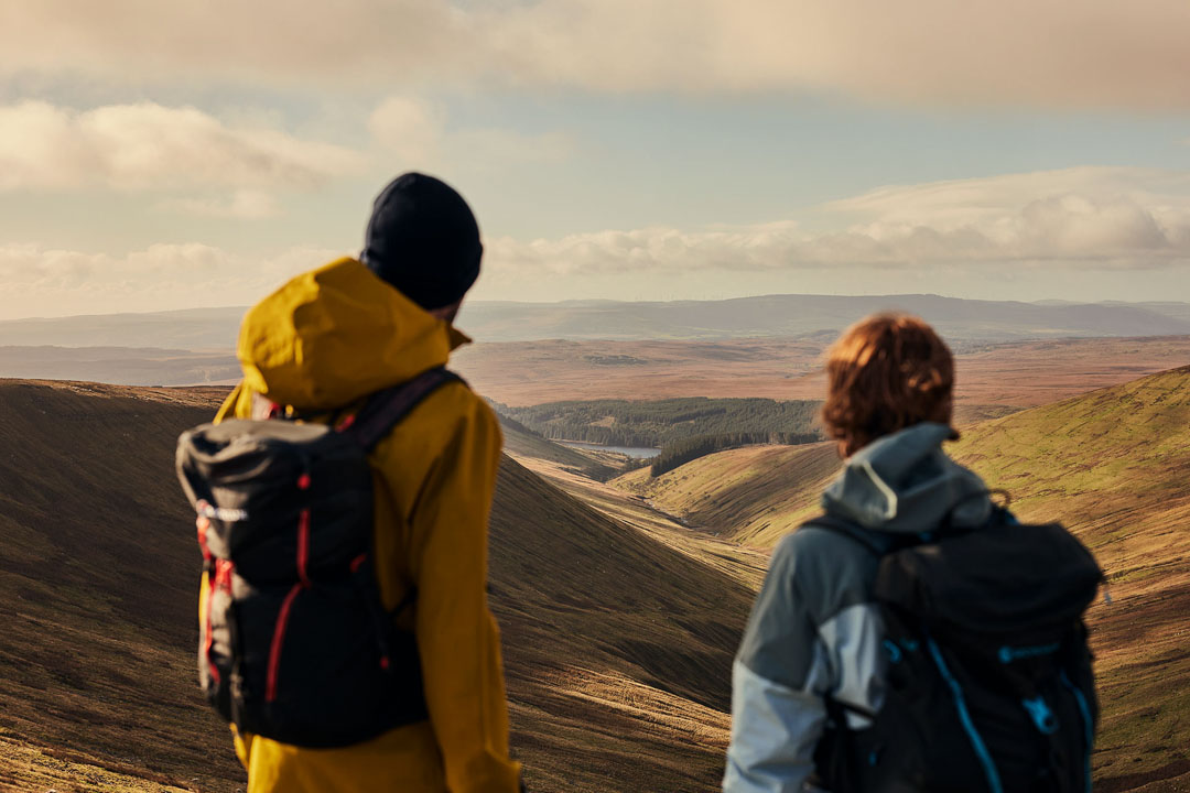SAINTLUCYReps's tweet photo. A shoot for outdoor clothing retailer @SnowandRock’s new SS22 campaign took @beetlerhind on a hike up Pen y Fan, the largest peak in South Wales ⛰️
https://t.co/q1taCghAl0 https://t.co/eZZHBKZnUB