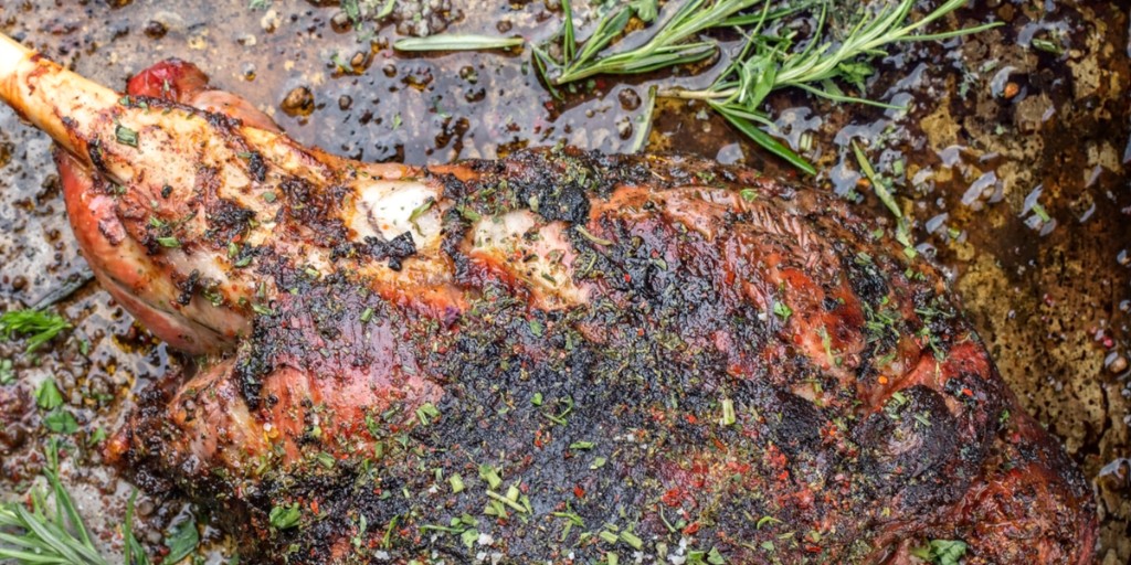 With the weather warming up, we thought we'd explore how best to BBQ lamb. With lamb being a fattier meat, it lends well to barbecuing.

Find out more in our lamb BBQ article:

bit.ly/LambOnTheBBQ

#bbqlamb #britishlamb #BBQseason #BBQlife