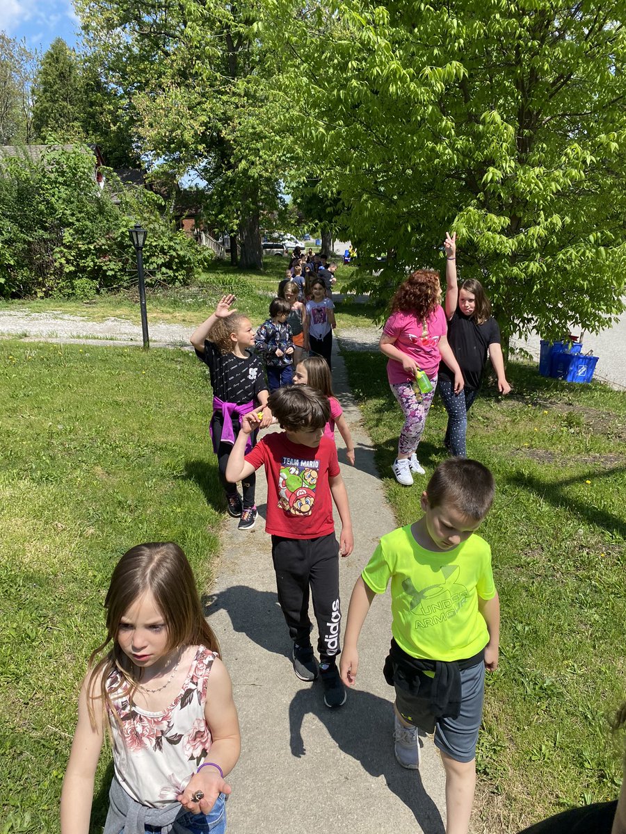 farron_ms's tweet photo. We love sharing our #fitweek walks with SK1!!! So much fun on this beautiful day! @PEPanthers @WinneyKelly @gecdsbpro https://t.co/xvXkDquEjc