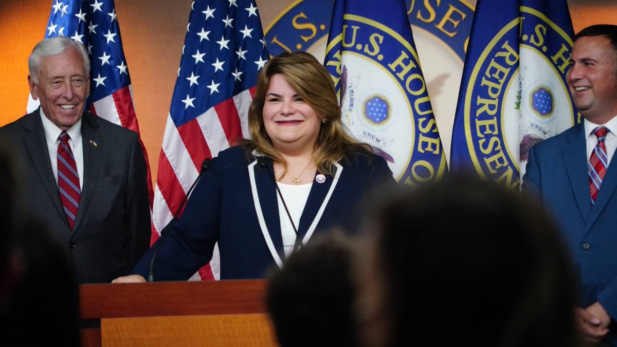 Jenniffer's tweet photo. Este es el momento histórico q el pueblo necesitaba escuchar y q prueba q hay voluntad para resolver el estatus. Primer proyecto congresional en ser
◦viculante
◦solo con opciones no territoriales: estadidad y 2 formas de independencia 
◦5 nov 2023- fecha del plebiscito https://t.co/uEAwSlh3hw