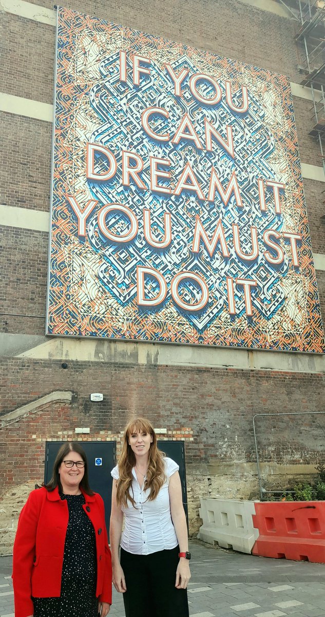 rach_hopkins's tweet photo. Brilliant to welcome @AngelaRayner to Luton today!

Found time to stop for a quick snap in front of our Mark Titchner mural📷 https://t.co/GpgZZhWLDV