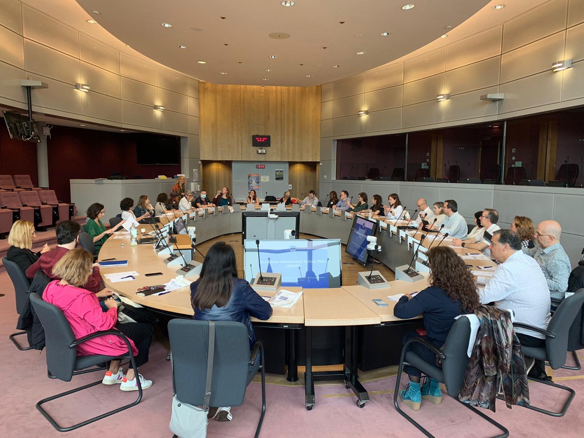 diba's tweet photo. 🇪🇺Una delegació de quinze governs locals de la província fan una visita de treball a Brussel·les #som311 #ODSDiba #InternacionalDIBA

✅https://t.co/dTsDK4eqti https://t.co/V5cyPr5tEV
