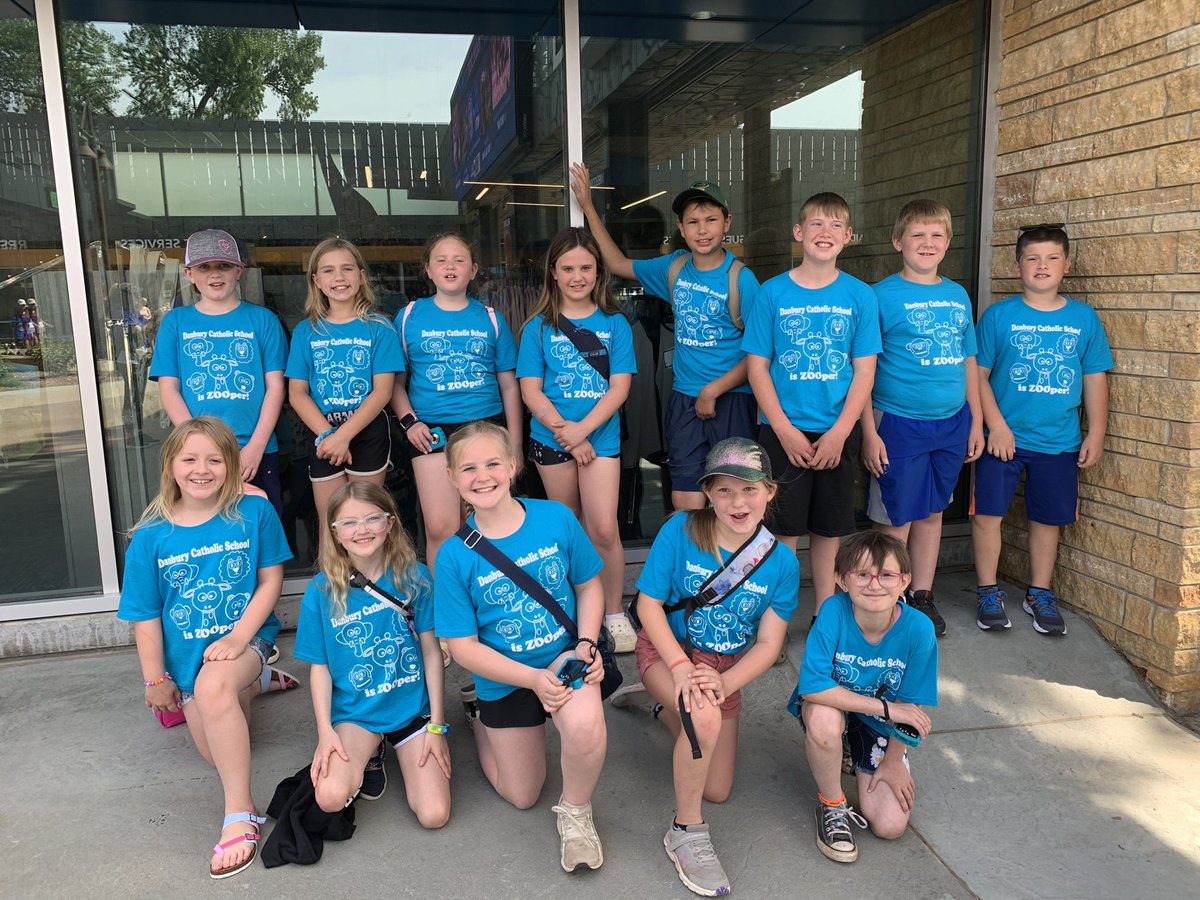 dcelemschool's tweet photo. The field trip to the zoo was a success! So much fun and so many smiles! https://t.co/H2VMMmT9QF