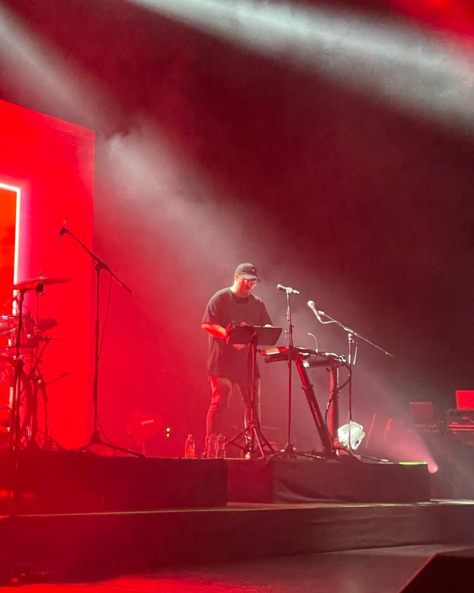 clearestclvb's tweet image. No podemos creer lo bonito que la pasamos ayer,una noche llena de emociones✨un concierto inolvidable que marcara nuestros corazones ❤️ y agregaron TETHER como sorpresa al setlist como el CC18 que bonito escucharla en vivo✨ gracias a todos los amitos que cantaron con nosotros