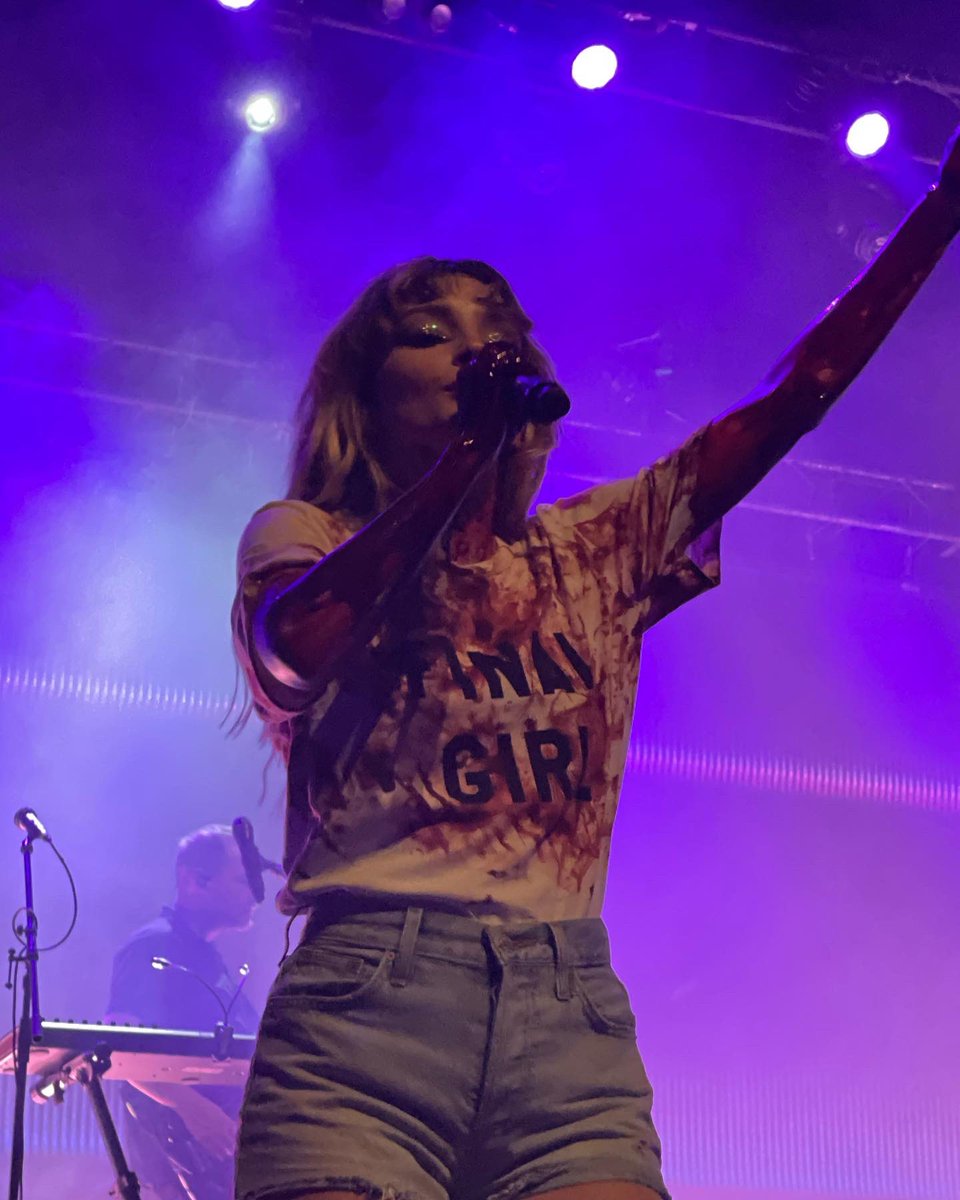 clearestclvb's tweet image. No podemos creer lo bonito que la pasamos ayer,una noche llena de emociones✨un concierto inolvidable que marcara nuestros corazones ❤️ y agregaron TETHER como sorpresa al setlist como el CC18 que bonito escucharla en vivo✨ gracias a todos los amitos que cantaron con nosotros