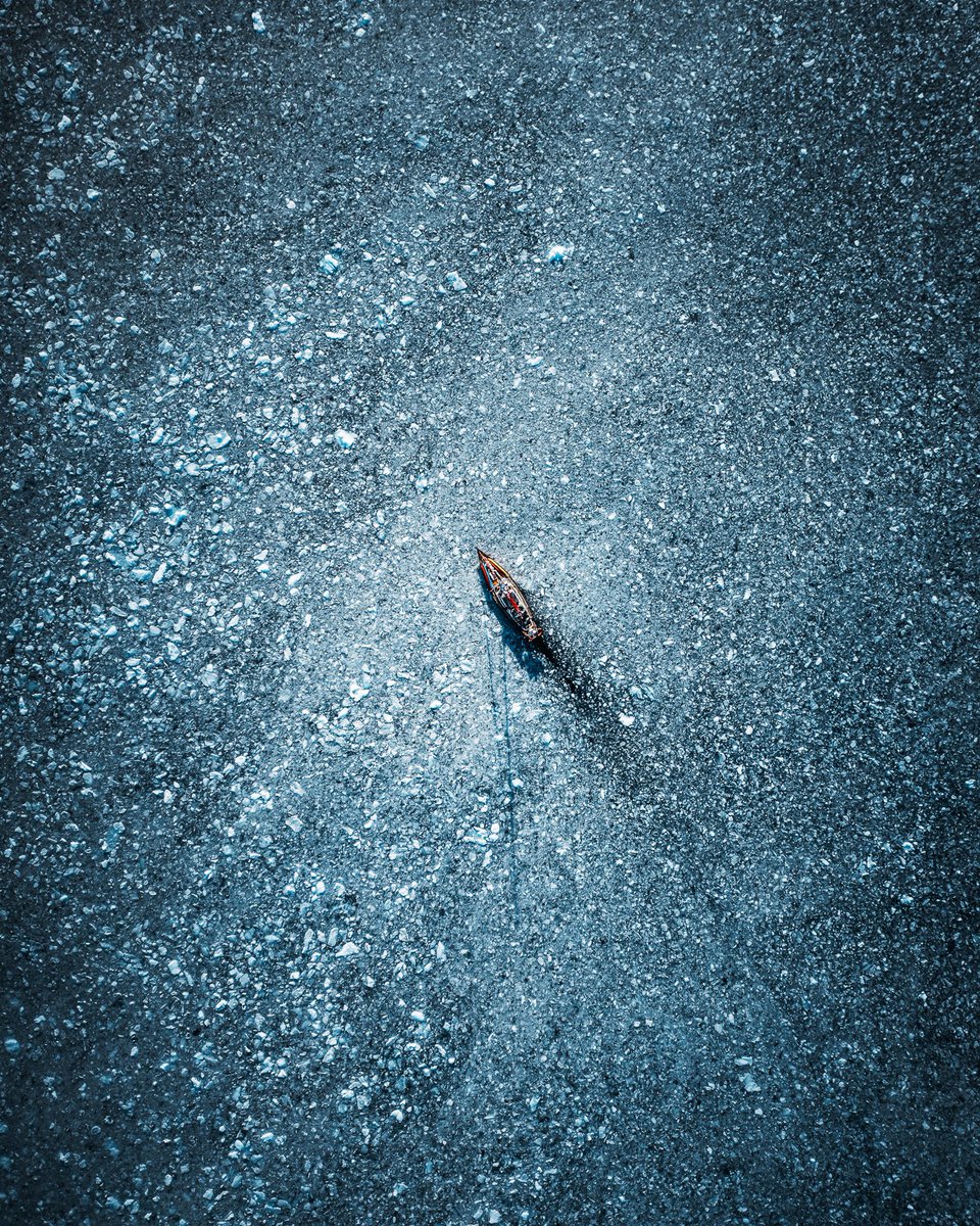 NorrisNiman's tweet photo. Boat in a galaxy https://t.co/LhQuVnwV46