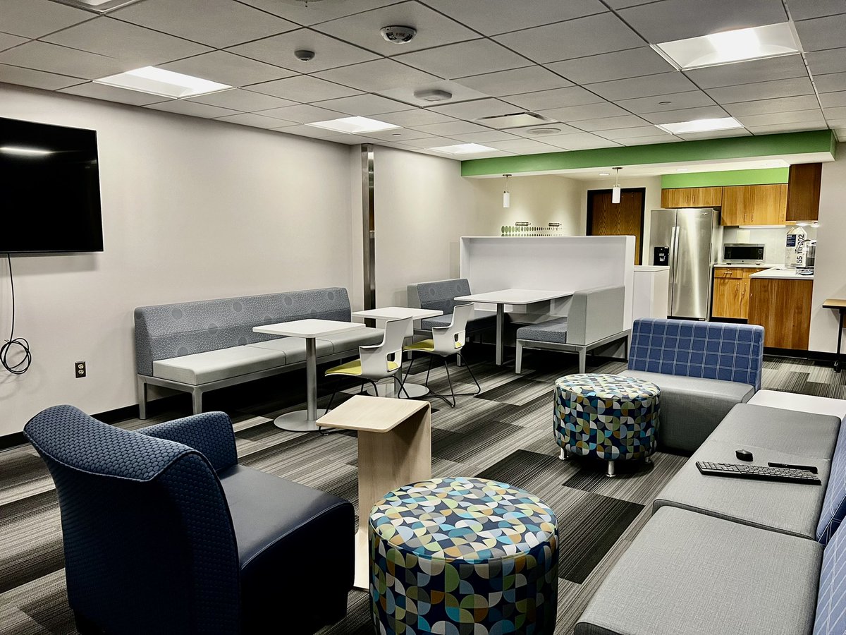 UNMC_IR's tweet photo. Newly renovated Radiology Resident lounge!!! Here at #UNMC, we value resident’s #wellbeing which is a crucial part of resident’s training.#iamunmc #radiology #wellbeing #resident #acgme #MedTwitter #healthcare #worklife https://t.co/WTIvrS1jP9