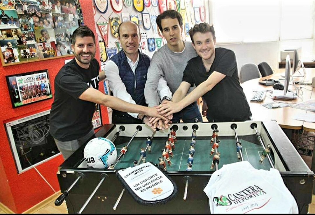 Una pésima noticia.  Con la falta que hace personas y entidades que trabajen a favor de un deporte sin violencia y con valores, leer que ya no estaréis ahí me apena mucho. Un placer estos años en los que hemos podido colaborar como <a href="/CanteraDeportiv/">Cantera Deportiva</a> en vuestras actuaciones. Fuerza