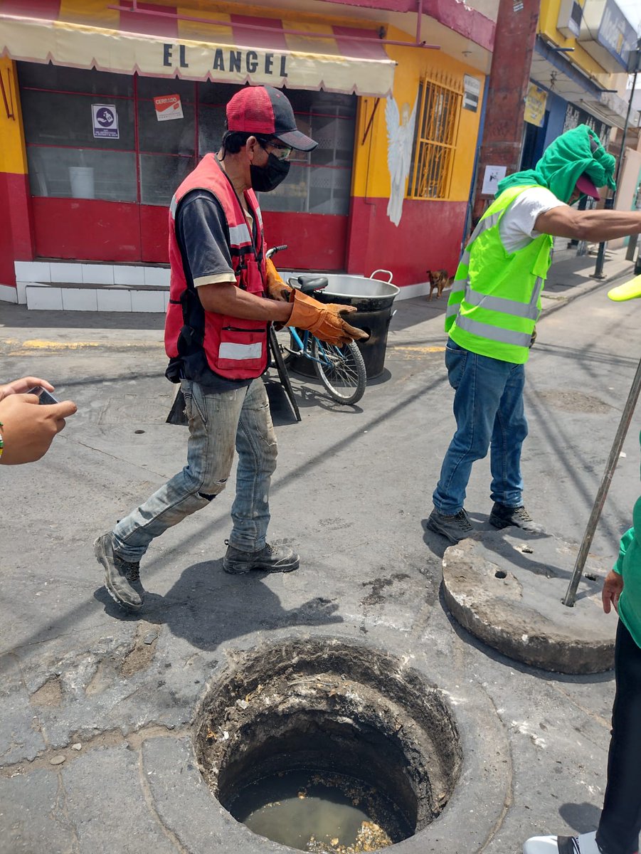 MunicipioSGS's tweet photo. 📌 Continúa el desasolve de drenajes en la colonia Valle de Cactus

📰 Nota completa: https://t.co/os3J5GfmlJ

📱 #SGS #SigamosAdelante #LeonorNoyola #desasolve #ValledeCactus #ecologia https://t.co/sn6K1eu5in