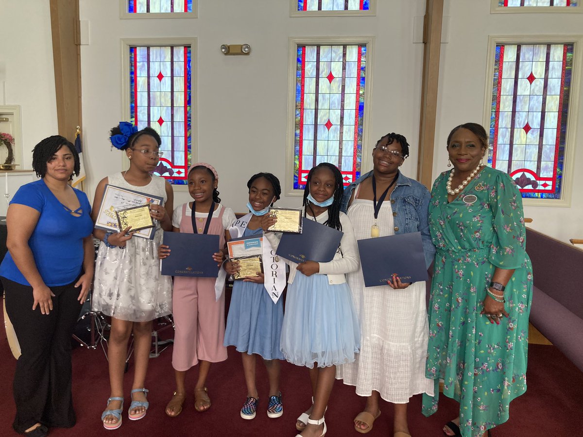 AnnistonCEF's tweet photo. Randolph Park Elementary School awards. STEAM/ GEMS. Two of our young ladies are in the top ten. KEEP CODING… CONGRATULATIONS CLASS OF 2022 https://t.co/gSRqVBRvSR