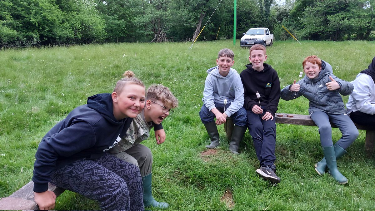 uptonclass6SW's tweet photo. Friends for life! @UptonClass6GD https://t.co/Gi5YGosfOk