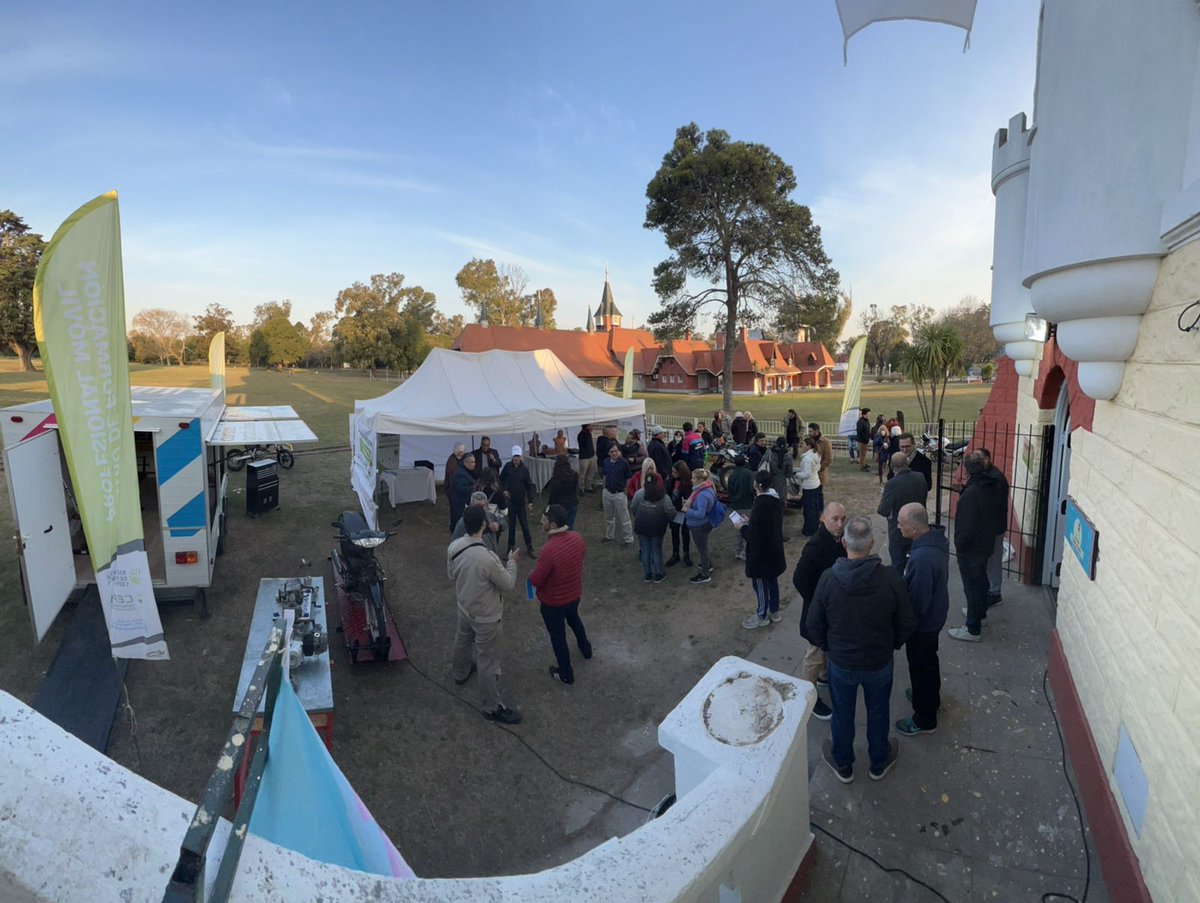 PCepba's tweet photo. En un emotivo acto, el intendente municipal de La Plata, @JulioGarro nos acompañó e inauguró nuestro centro de formación profesional de @CEPBA que lleva desde hoy el nombre de Aladino Benassi en homenaje al ex Presidente de #Cepba (Sigue) https://t.co/yl84ck3r2k