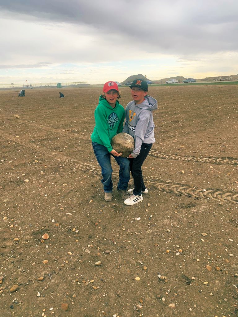 Our Vauxhall location had some extra help from the Hays 4-H club this week! Grateful for the help and will be making a donation to a foundation of their choice for their hard work! #teamworkmakesthedreamwork #LeadingTheField