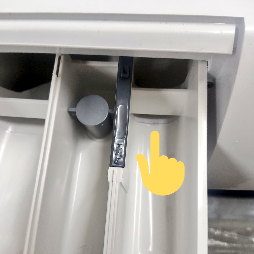 fedes0209's tweet photo. @dzapatillas compré un lavarropas en @JumboArg y me lo entregaron usado con rastros de detergente y la bolsa de la manguera abierta y la misma con hongos. Que puedo hacer? https://t.co/raCeOndHWN