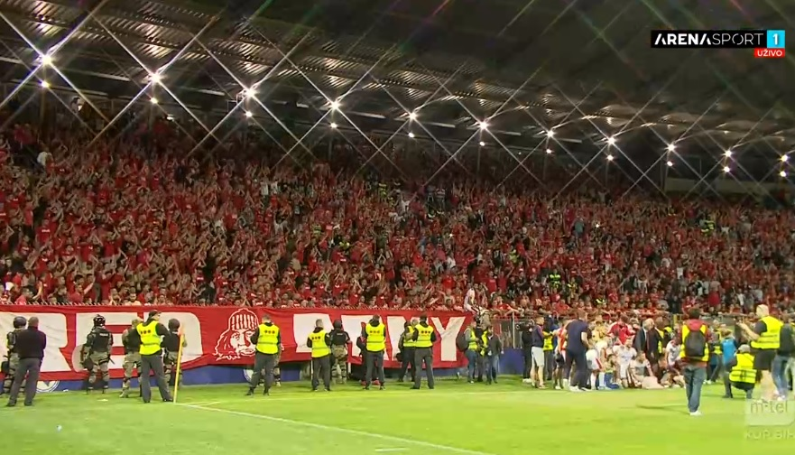 FBosnio's tweet photo. #KupBiH 🏆🇧🇦

¡Velez campeón!

⚔️FK Sarajevo 0 (3) FK Velez Mostar 0 (4)

El elenco de Mostar se impuso por penales ante el FK Sarajevo y levantó por primera vez en su historia la Copa de Bosnia-Herzegovina.

¡Los de Feda Dudic están en #UECL! https://t.co/6fjzWFjrLn