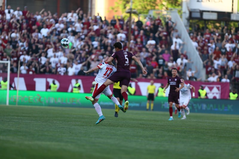 FBosnio's tweet photo. #KupBiH 🏆🇧🇦

¡Velez campeón!

⚔️FK Sarajevo 0 (3) FK Velez Mostar 0 (4)

El elenco de Mostar se impuso por penales ante el FK Sarajevo y levantó por primera vez en su historia la Copa de Bosnia-Herzegovina.

¡Los de Feda Dudic están en #UECL! https://t.co/6fjzWFjrLn