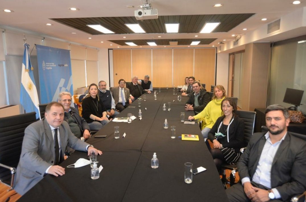 Firmamos un acuerdo marco entre el @MinTrabajoAR, <a href="/ParemosLaTrata/">Comité Ejecutivo de Lucha Contra la Trata</a> y la #CGT para la lucha contra la trata de personas.

Seguimos trabajando en la prevención y erradicación de esta problemática, así como en la incorporación de la perspectiva de género en los ámbitos laborales.