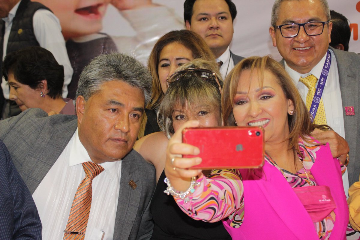Seccion55SNTE's tweet photo. Festejo del #DíaDelMaestro, #preSNTE55 el Secretario General de la Sección 55, Mtro. Jorge Guevara Lozada, el Representante #CENSNTE, Mtro. Mario Armando Valdez Herrera y el Secretario de Educación, Mtro. Homero Meneses Hernández. https://t.co/QplkJhTu95