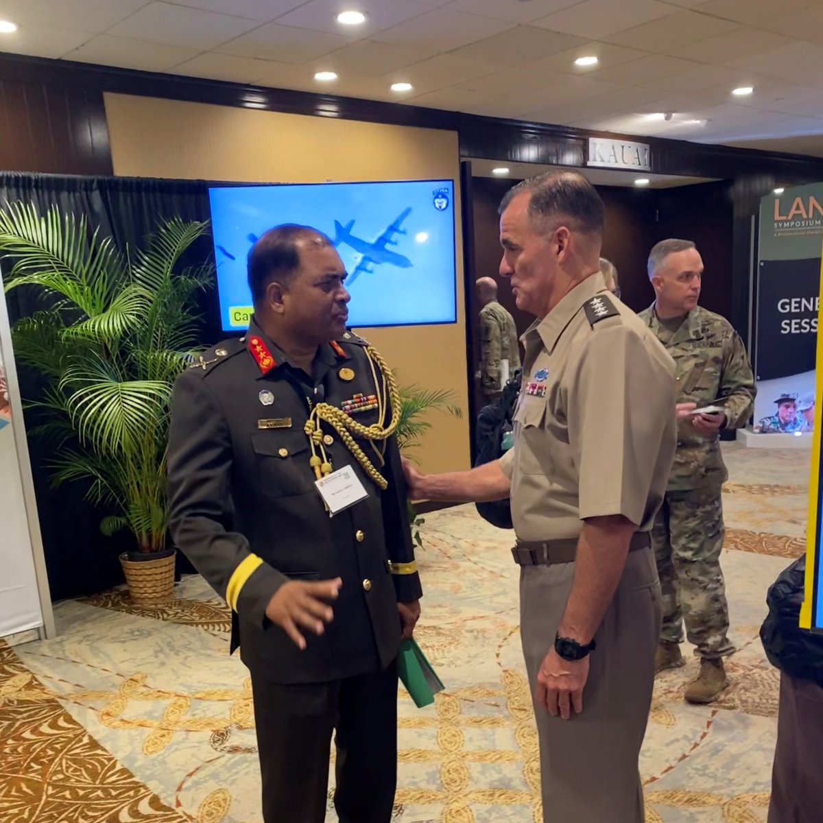 USARPAC_CG's tweet photo. A big mahalo to @AUSAorg and the @USARPAC team for the best #LANPAC ever! We cherish the opportunity to see old friends, create new pathways &amp; connections.
 
Landpower is the glue that binds the region's security architecture together.  We are better together.

One Team!
@USArmy https://t.co/ZmOsVhpuMi