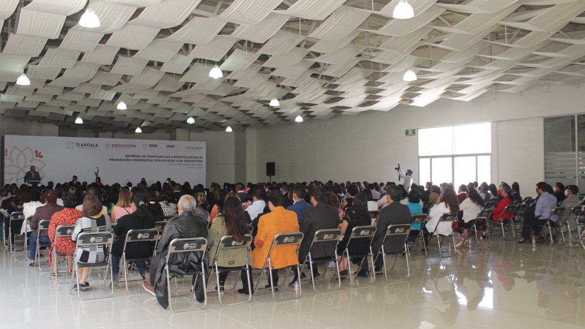 Seccion55SNTE's tweet photo. #preSNTE55

Entrega de constancias a beneficiarios de promoción horizontal por niveles con incentivos.

@UESICAMMTLAX https://t.co/dyJkeTrmAJ