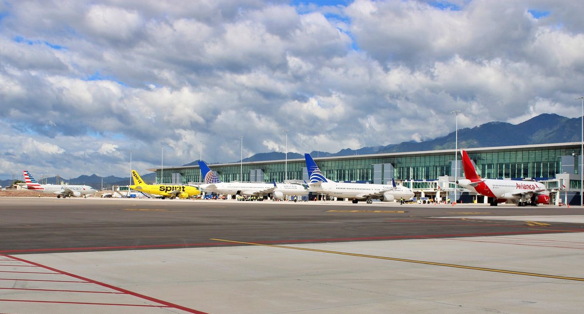Canal8_hn's tweet photo. 🛫 Las autoridades del Aeropuerto de Palmerola realizaron el lanzamiento de operaciones nocturnas, lo que permitirá registrar más conexiones, aumentando la competitividad de la terminal. #Aeropuerto #Canal8 #Comayagua #Honduras #Palmerola #PeterFleming
https://t.co/uKRUmrldrh https://t.co/eINSFYiyEz