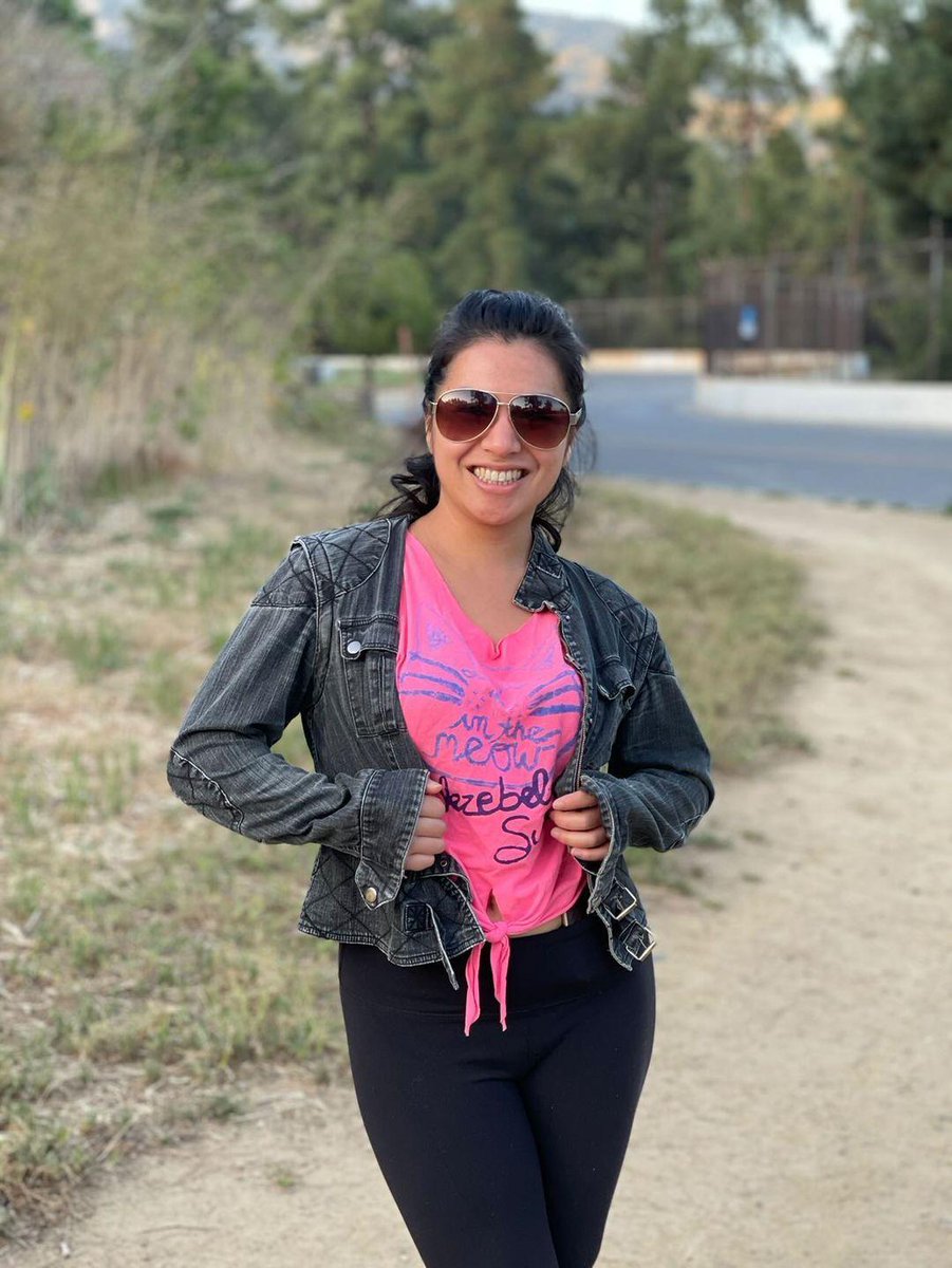 ROtoSings's tweet photo. Not sure about you, but I could use a good long hike right about now...Powering through Thursday (and looking forward to rehearsal tonight 🙌)!

📷 @raquelmoritz

#hiking #outdoors #selflove #selfcare #smile https://t.co/ovkdO3LRtj