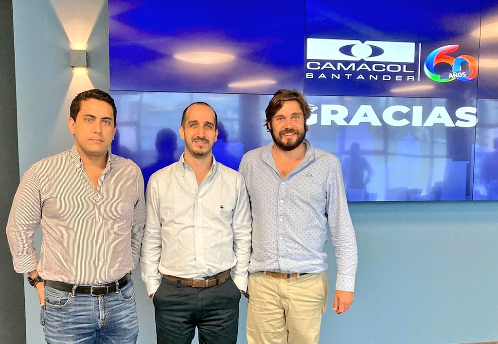 CamacolS's tweet photo. #HOY  #CamacolSantander llevó a cabo selección mesa directiva 2022 - 2024 

🔹Presidente - Mario Silva, Gerente Muisca Construcciones 
🔹 Vice-presidente - Hernán Clavijo, Gerente @AcueductoBGA
🔹 Secretario - Juan Felipe Gómez, Director Administativo Conaring

Bienvenidos! 👏🏻 https://t.co/MptSw2vpVC