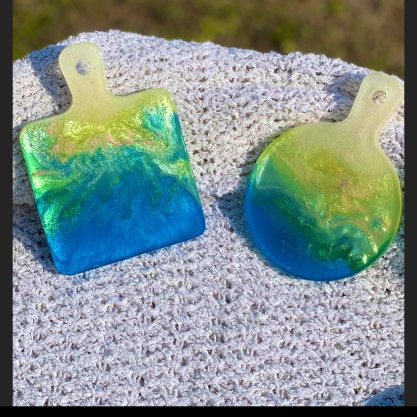 ‼️ New Etsy Shop ALERT ‼️

✨ Come check out my brother new unique one of a kind RESIN creations 🧪
 • Coasters 
 • Grinders
 • Wall outlet covers 
 • AND MORE 🖤

‼️ETSY SHOP: etsy.me/3MgbR9b