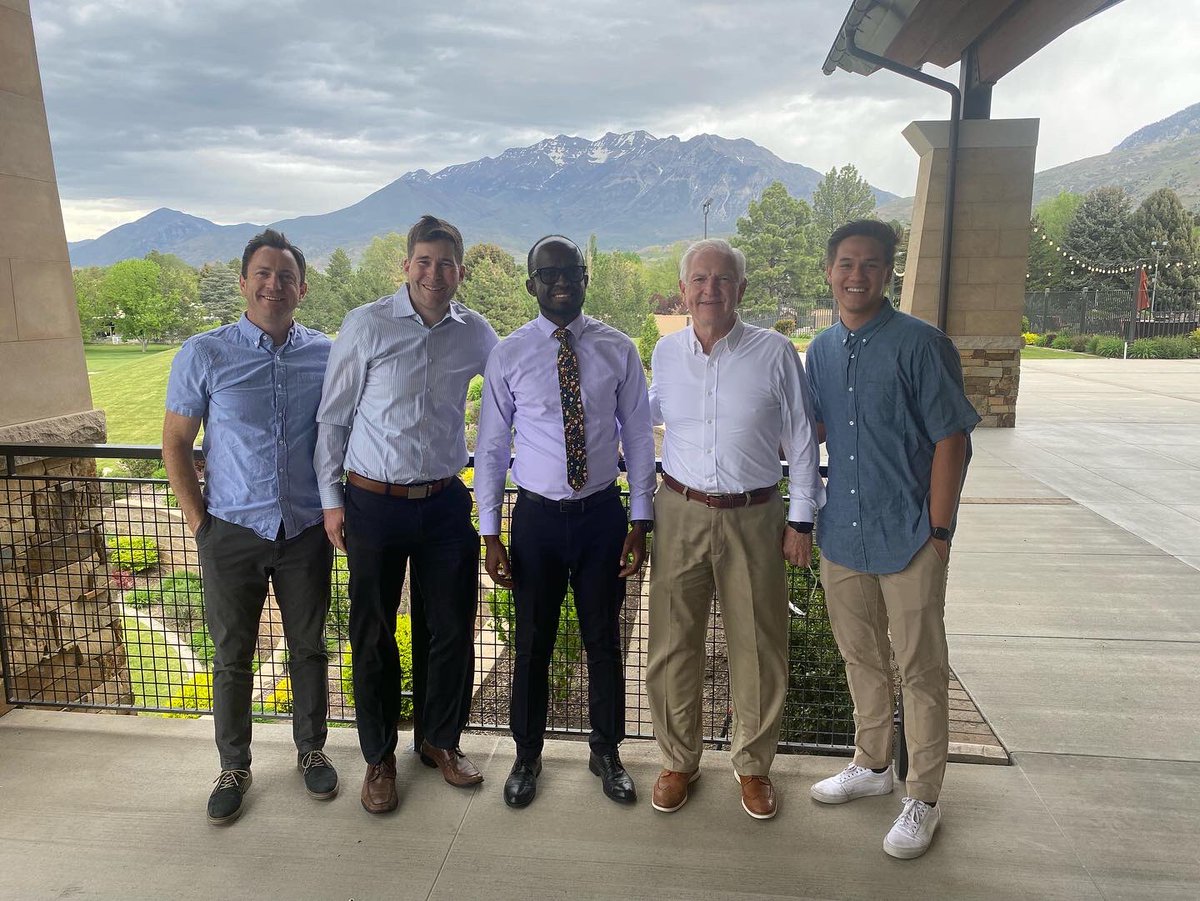 pacuwine33's tweet photo. Thanks Steven R. Shallenberger for the warm welcome to Salt Lake City again . I’m honored to catch up with you again and meet your whole team Becoming Your Best .So thankful to get a copy of your most recently launched book ‘’DO WHAT MATERS MOST “ https://t.co/tVCJvYQe2A