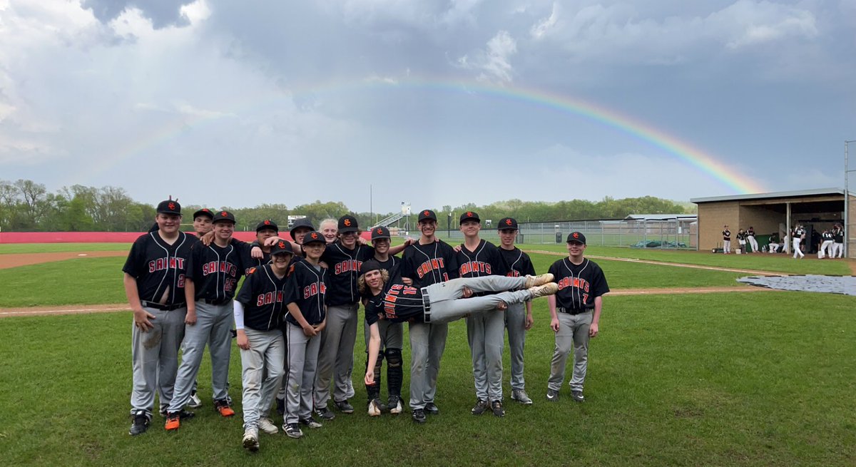 MRDatDudeGG's tweet image. Rain delay, lightning delay, we’re hoping to get our last JV game in, but the crew had to get a shot with the 🌈
