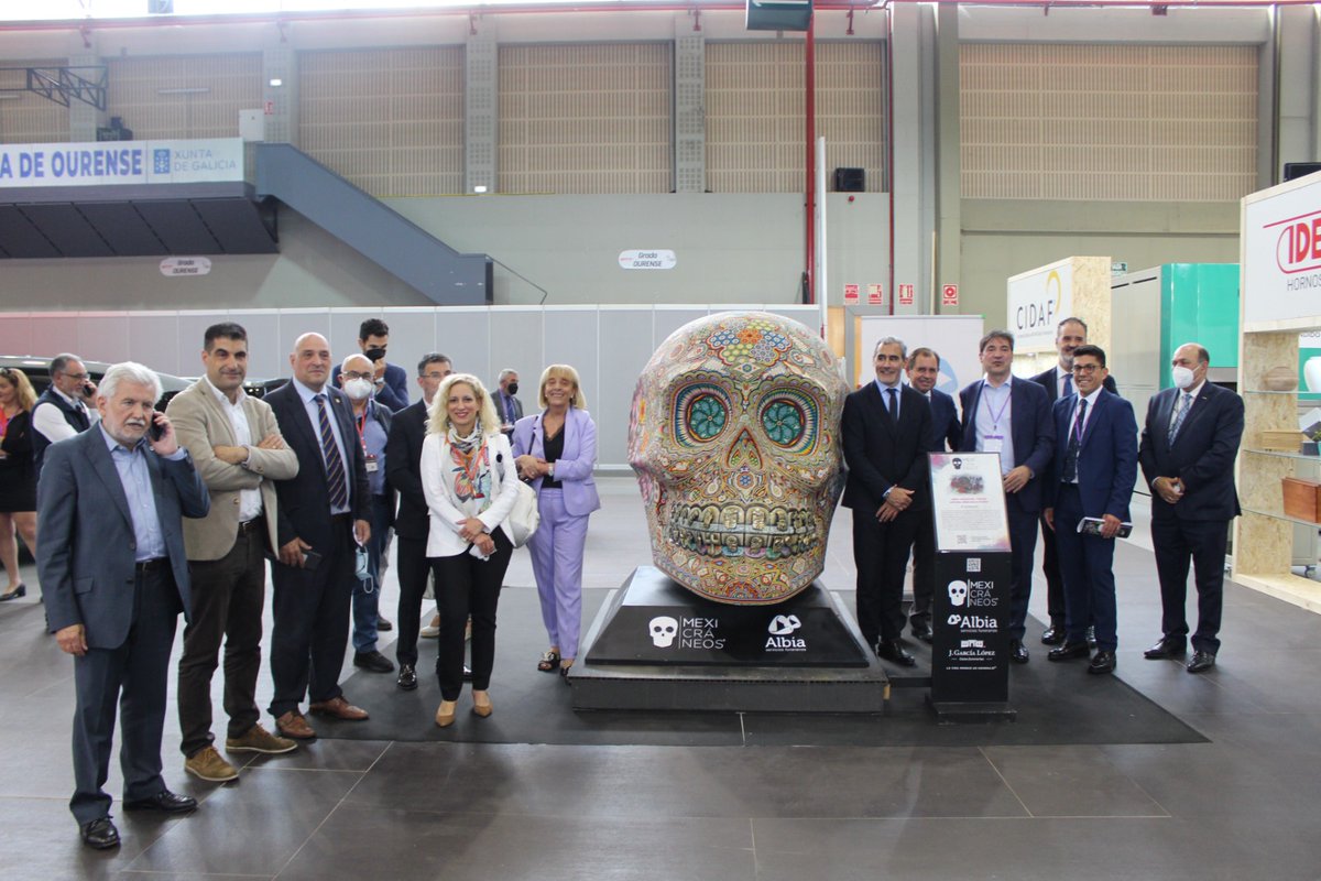GabrielOurense's tweet photo. Esta mañá participamos, xunto ao DX de Comercio, Manuel Heredia , na inauguración da Feira internacional #funergal con participación de expositores e visitantes de toda España. https://t.co/4iKNjo61Zx