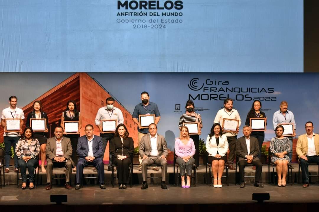 SDEyT_Morelos's tweet photo. 📄#Boletín | Respalda gobierno de @cuauhtemocb10 a empresarios para invertir en nuevos negocios 🏭

✅  Continúa trabajando para consolidar la reactivación económica mediante una amplia cartera de programas de crédito

Entérate 👉🏻 https://t.co/NM4WxodP5E https://t.co/PDNVZFA2l9