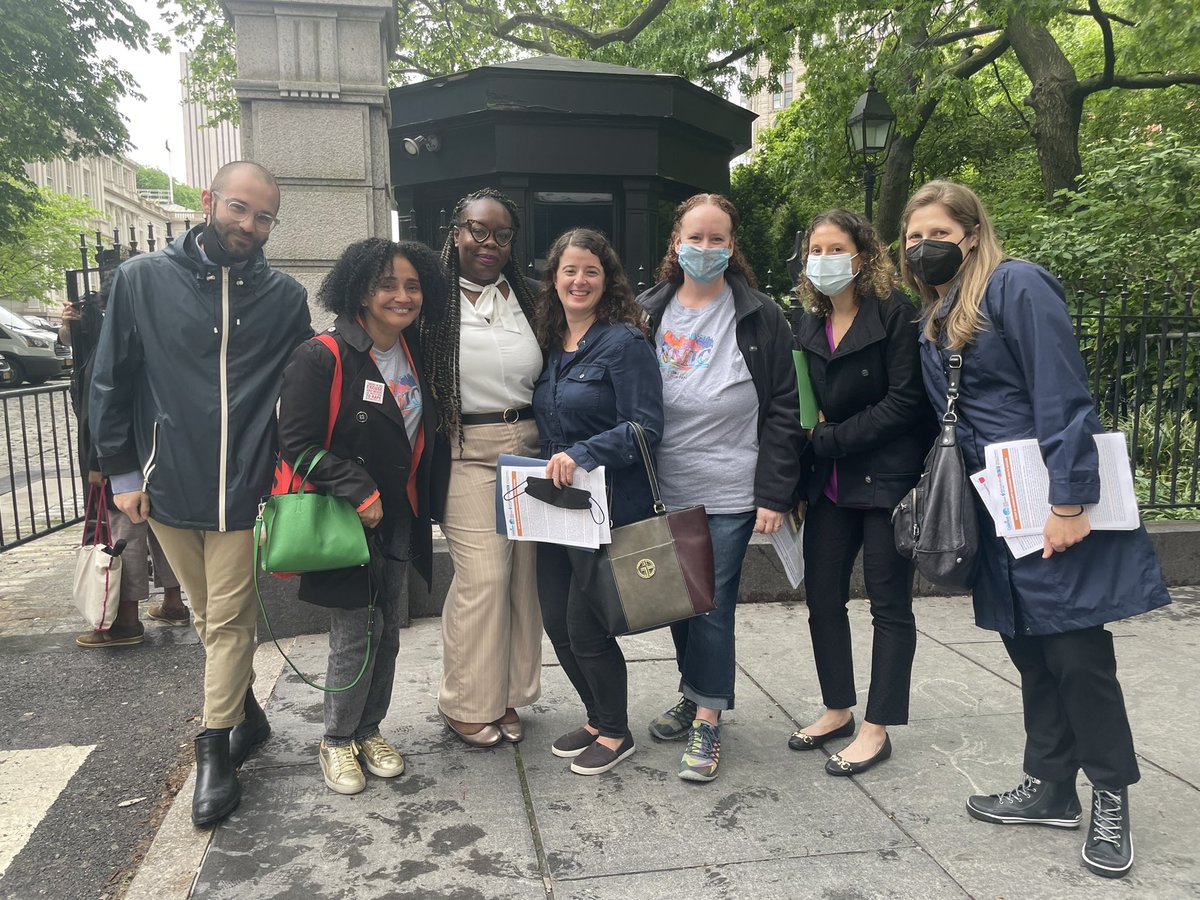 marializardo's tweet photo. Hanging out in front of City Hall causing #goodtrouble with our favorite #settlementhouse Council Member @A_StevensD16 @CMLindaLee You are our other favorite @UNHNY @NMICnyc @SarsAttack3000 @jtfalc0ne @TaraKleinTK https://t.co/jzjEJLgbXQ