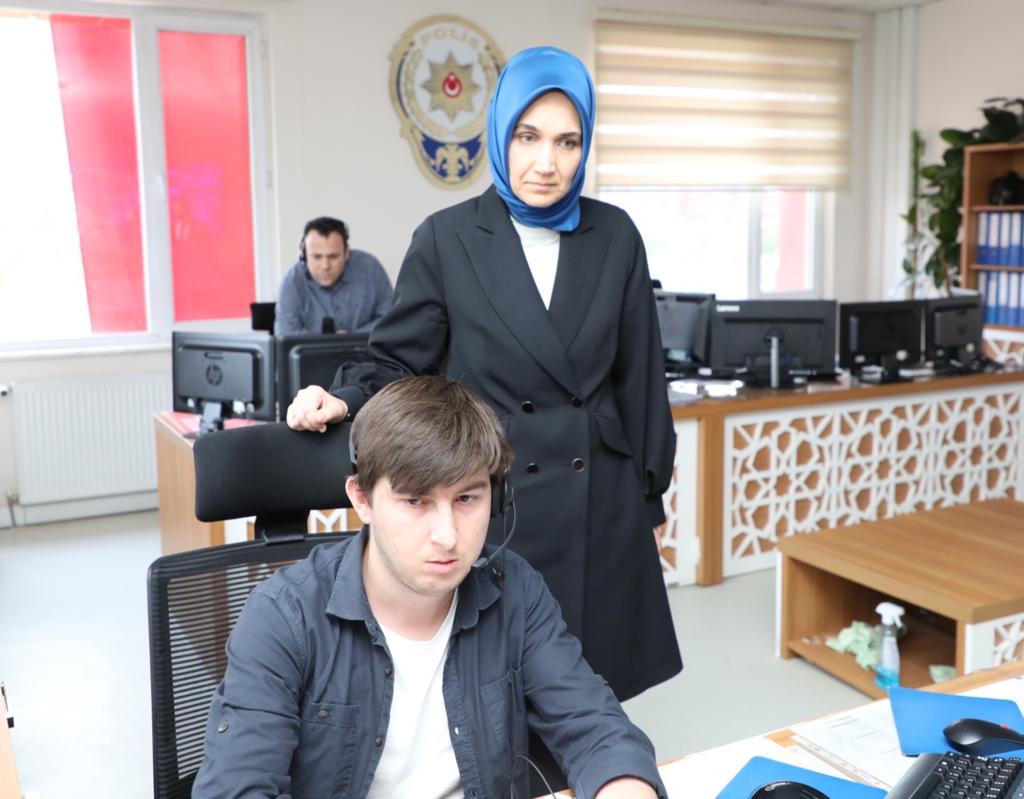 AfyonValiligi's tweet photo. Valimiz Sn. @kubrayigitbasi, 112 Acil Çağrı Merkezi İl Müdürlüğünü ziyaret ederek, Güvenlik ve Acil Durumlar Koordinasyon Merkezi (GAMER)’in faaliyetleri hakkında brifing aldı. 

Kurumda da incelemeler yapan Valimiz Doç. Dr. Kübra Güran Yiğitbaşı, personele kolaylıklar diledi. https://t.co/eXCrAktl33