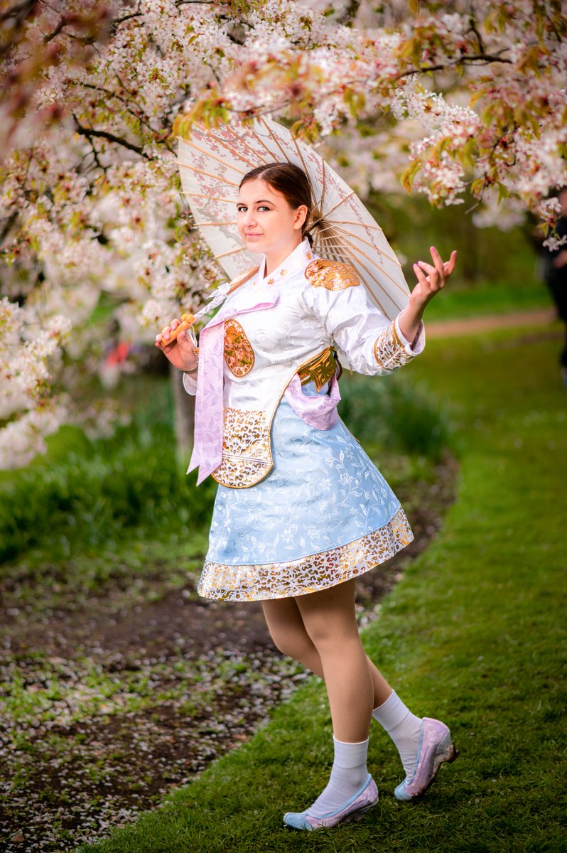 Been working on a Seolbim Mercy cosplay! Still got a lot of work to do on it, but wanted to get it wearable in time for CosXpo where this was taken! 

Photo by <a href="/LPCPhotography/">Panda 🐼</a> 
Editing by me

#mercycosplay #overwatchcosplay