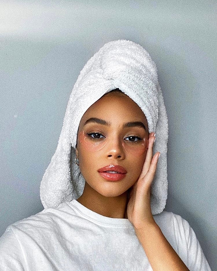 𝘼𝙣𝙜𝙚𝙡 𝙀𝙮𝙚𝙨 are a dream🌸

What they contain…​​​​​​​​​​​​​​​​
✨Vitamin E..to keep skins protective barrier intact! ​​​​​​​​​​​​​​​​
✨Vegan Collagen..to keep skin looking plump and yo