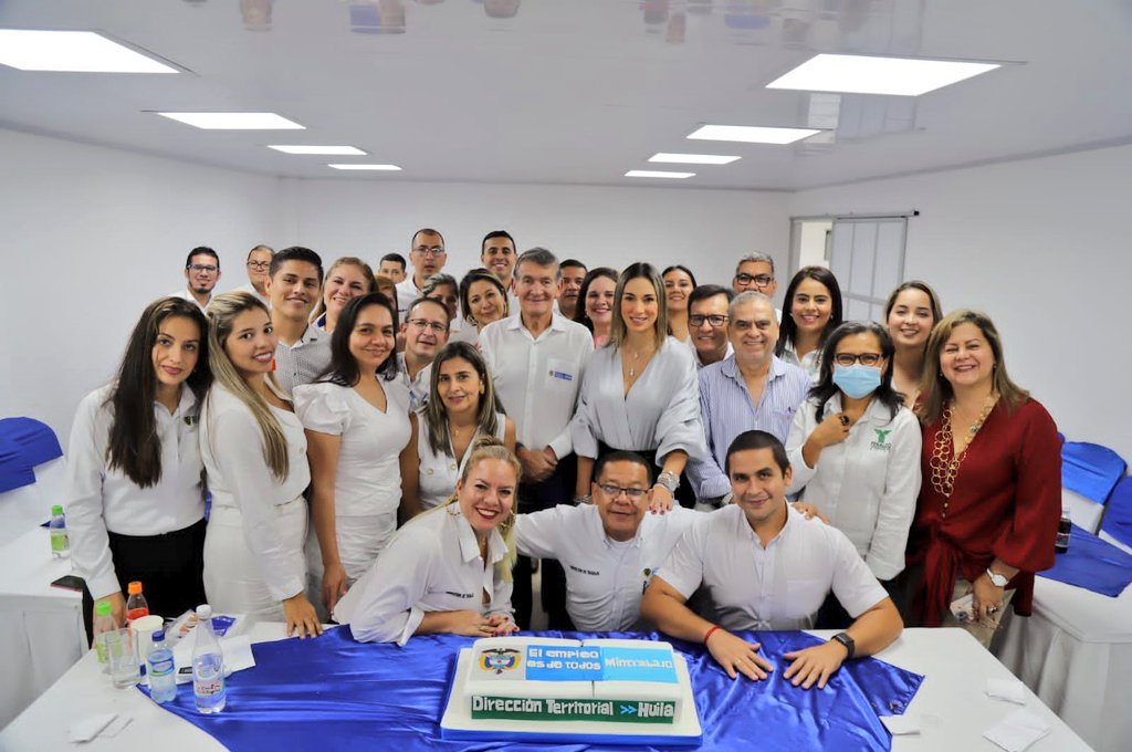 MintrabajoCol's tweet photo. El ministro del Trabajo @angelccabrera en compañía del @SENAComunica inauguró Dirección Territorial del Huila en la ciudad de Neiva. De esta manera los trabajadores tendrán un mejor servicio del #MinTrabajo. https://t.co/dHom7C7OxM