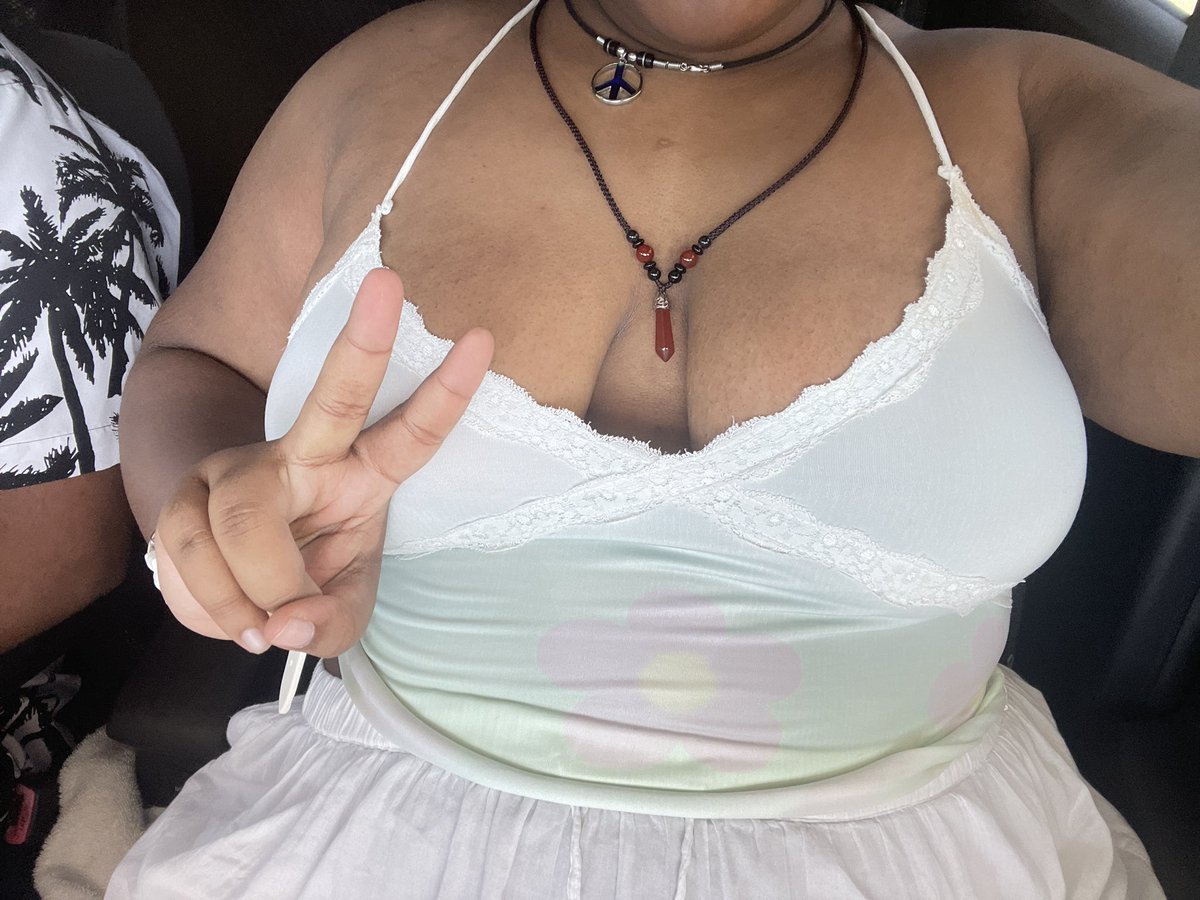 bigphatjunglist's tweet photo. most honorable mention to @catloverdaze @theydreams for the banger shirt i love it so much 💚 https://t.co/kWaDTebU8G