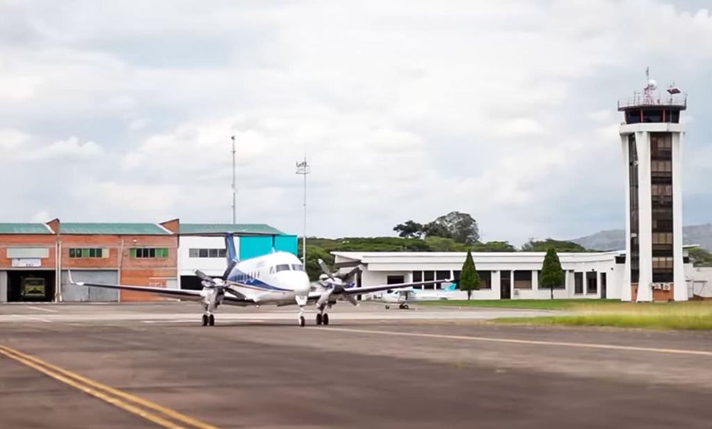 CarlosMayaPei's tweet photo. PRESENTE Y FUTURO DEL @AeroMatecana:
Estamos trabajando para integrar el Aeropuerto de Santa Ana de Cartago con el apoyo de su Alcalde Víctor Álvarez (@ContigoCartago) para que pueda servir de pista alterna del Matecaña y convertirlo en el aeropuerto de carga de la región. https://t.co/YE1NmyHQ2V