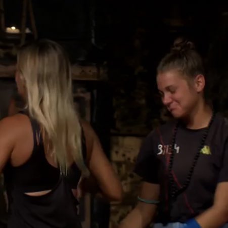 Seda ile 'Giderken dikiz aynasından bize bakarsın' diyerek dalga geçen Nisa, Sedanın elendiği konseyde nasılda üzgün üzgün durmaya çalışmış yemin ederim Amber heard'dan farkı yok bu kızın sinsi ve oyuncu 

#survivor2022allstar 
#SurvivorAllStar2022